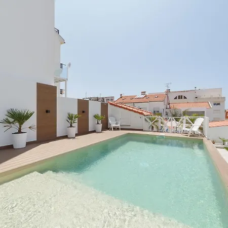 Pátio C'un Casinhas * Nazaré